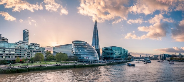 Vue panoramique sur Londres depuis le Tower Bridge