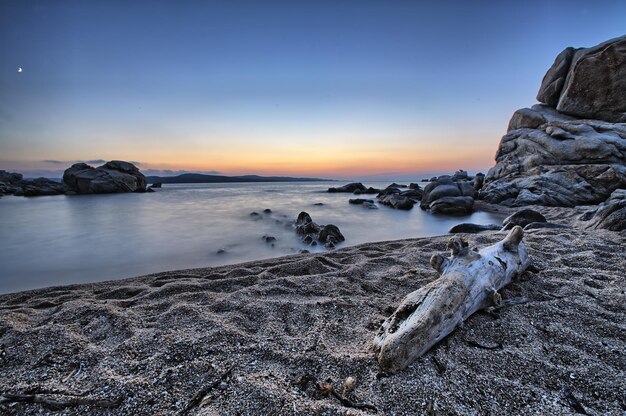 Photo vue panoramique de la mer au coucher du soleil