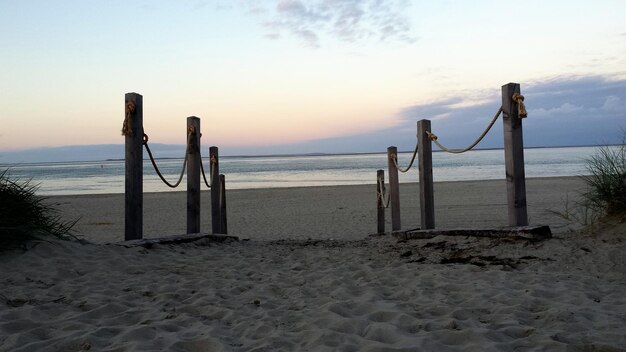 Vue panoramique de la mer au coucher du soleil