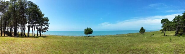 Photo vue panoramique de la mer sur un ciel bleu clair