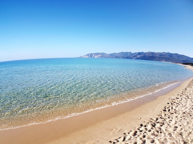 Photo vue panoramique de la mer sur un ciel bleu clair