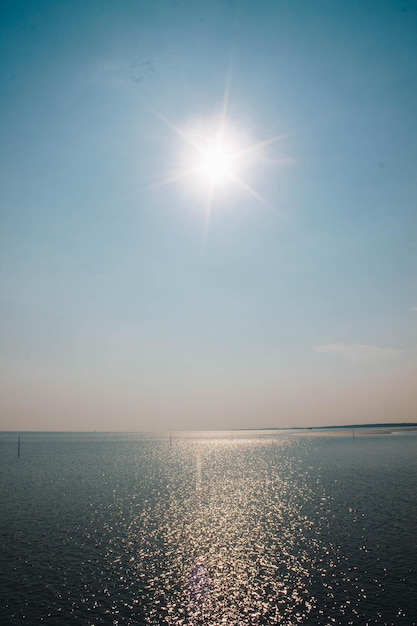 Photo vue panoramique de la mer sur un ciel dégagé