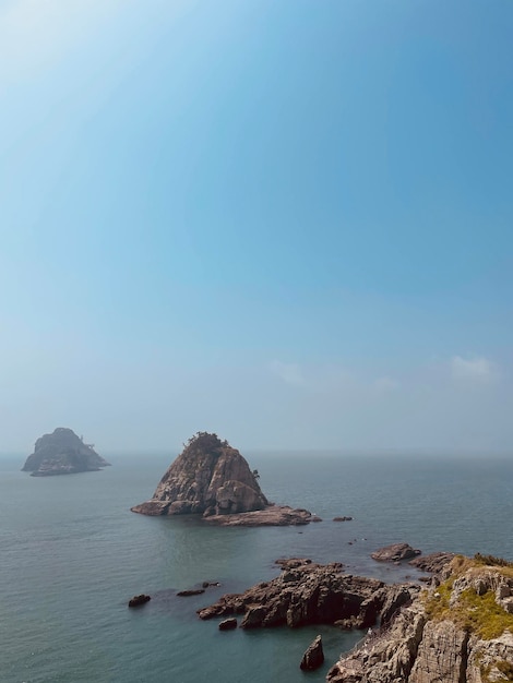 Vue panoramique de la mer sur un ciel dégagé
