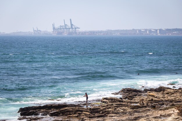 Vue panoramique de la mer sur un ciel dégagé