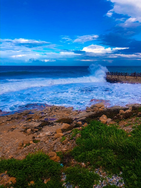 Photo vue panoramique de la mer sur un ciel nuageux