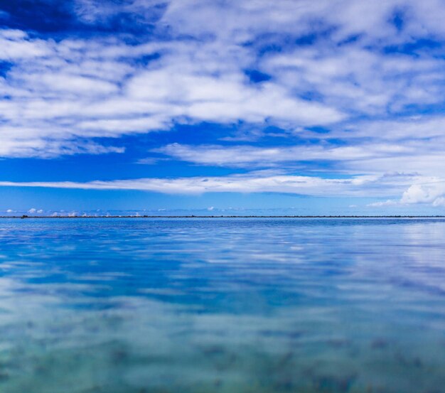 Photo vue panoramique de la mer sur un ciel nuageux