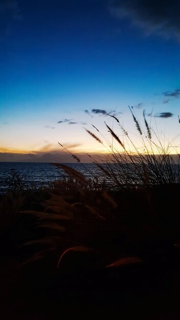 Photo vue panoramique de la mer contre le ciel au coucher du soleil