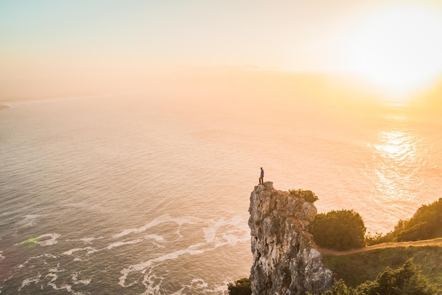 Vue panoramique de la mer contre le ciel au coucher du soleil