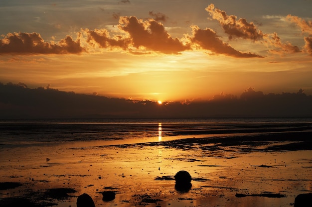 Photo vue panoramique de la mer contre le ciel au coucher du soleil