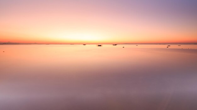 Photo vue panoramique de la mer contre le ciel au coucher du soleil