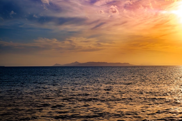 Photo vue panoramique de la mer contre le ciel au coucher du soleil