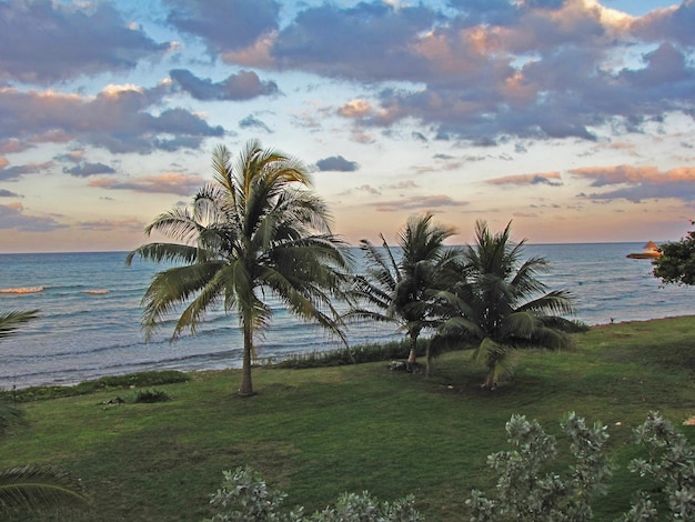 Photo vue panoramique de la mer contre le ciel au coucher du soleil