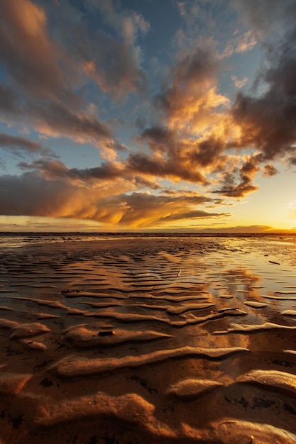 Vue panoramique de la mer contre le ciel au coucher du soleil
