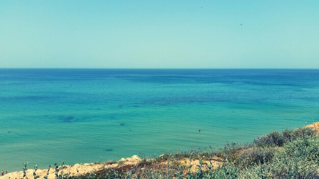 Photo vue panoramique de la mer contre un ciel bleu clair