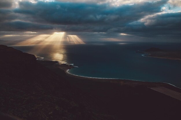 Photo vue panoramique de la mer contre un ciel nuageux