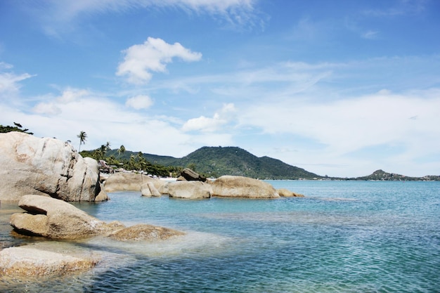 Vue panoramique de la mer contre un ciel nuageux