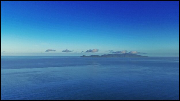 Vue panoramique de la mer contre le ciel