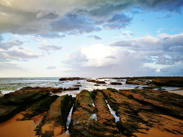 Vue panoramique de la mer contre le ciel