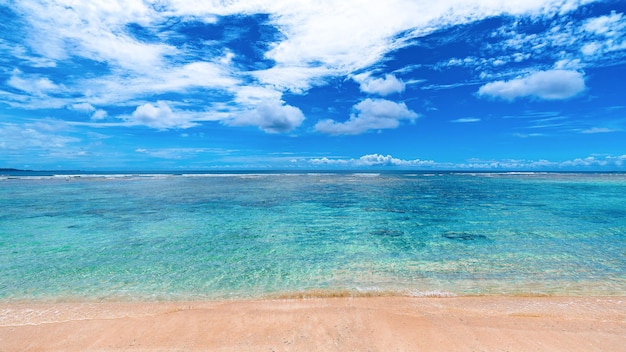 Vue panoramique de la mer contre le ciel