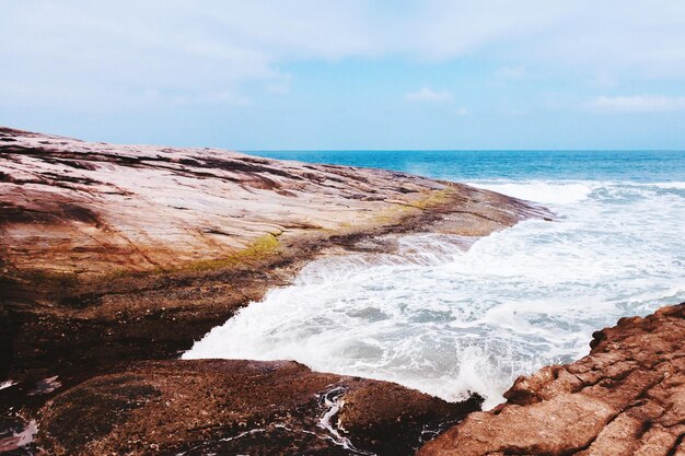 Vue panoramique sur la mer contre le ciel