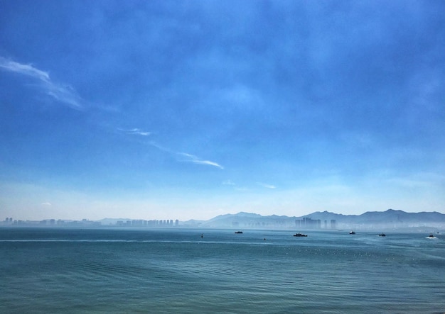 Vue panoramique de la mer contre le ciel