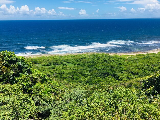 Vue panoramique de la mer contre le ciel