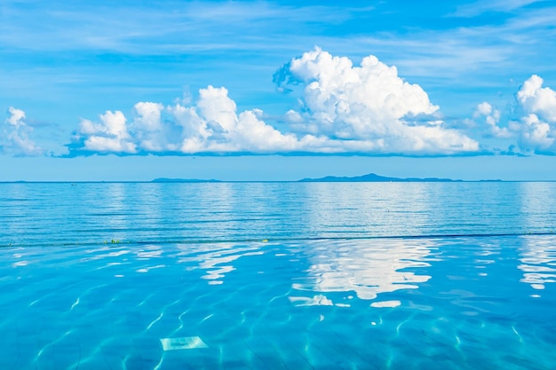 Vue panoramique de la mer contre le ciel