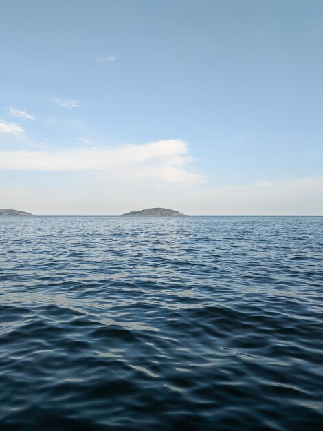 Vue panoramique sur la mer contre le ciel