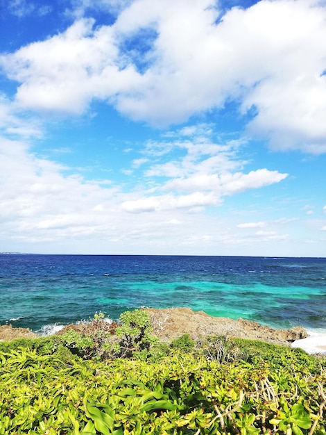 Vue panoramique de la mer contre le ciel