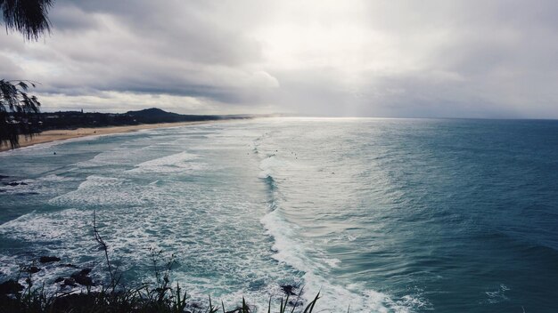 Vue panoramique de la mer contre le ciel