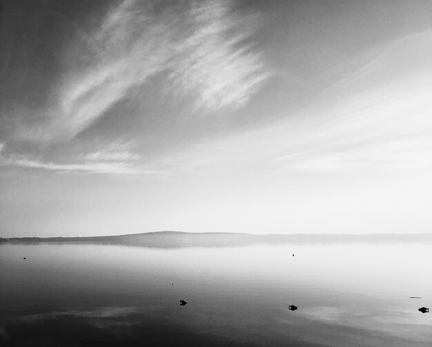 Vue panoramique de la mer contre le ciel