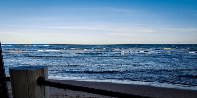 Vue panoramique de la mer contre le ciel