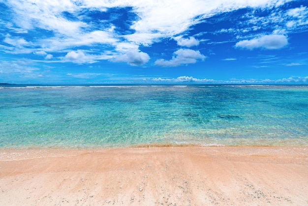 Vue panoramique de la mer contre le ciel