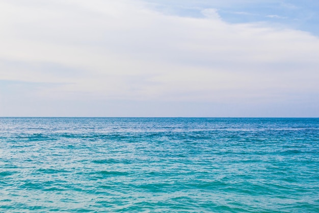 Vue panoramique de la mer contre le ciel