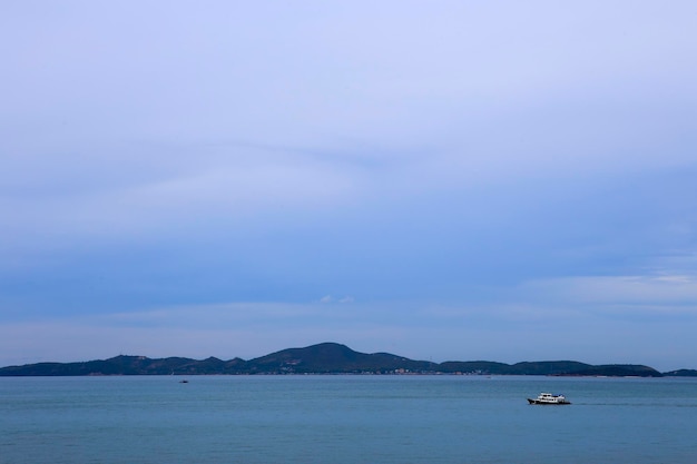 Vue panoramique de la mer contre le ciel