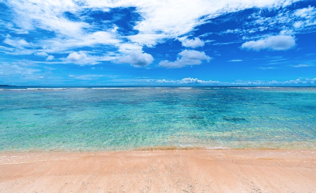 Vue panoramique de la mer contre le ciel