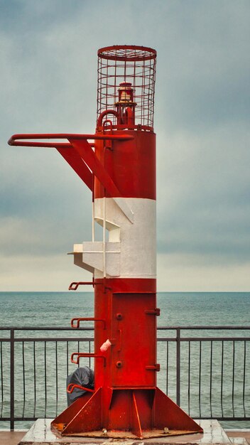 Photo vue panoramique de la mer contre le phare