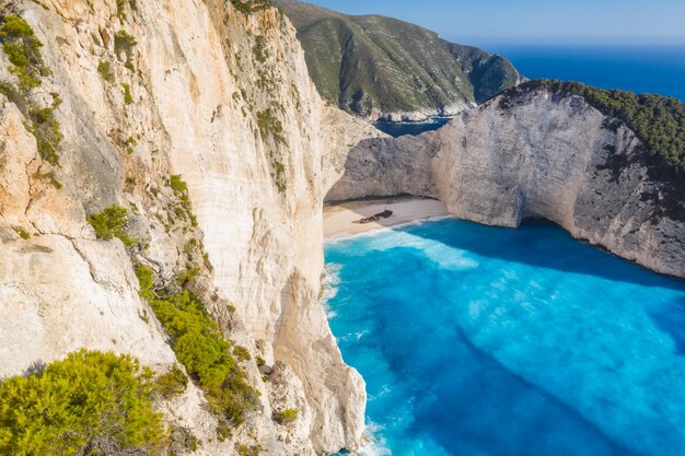 Vue panoramique de la mer et des rochers