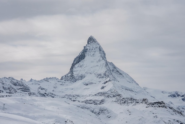 Vue panoramique de la montagne du Matterhorn Zermatt Suisse hiver