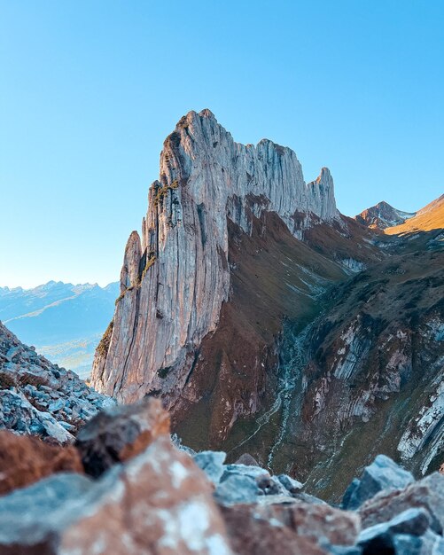 Vue panoramique des montagnes sur un ciel dégagé