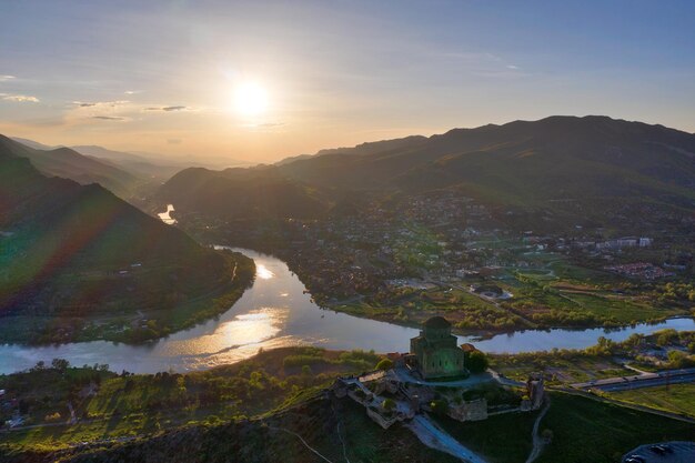 Photo vue panoramique des montagnes contre le ciel au coucher du soleil