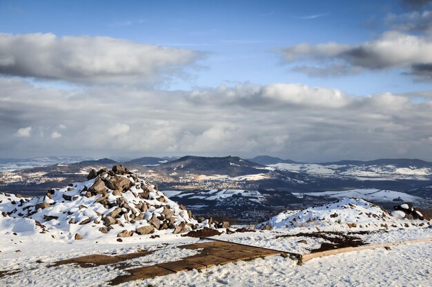 Photo vue panoramique des montagnes contre le ciel en hiver