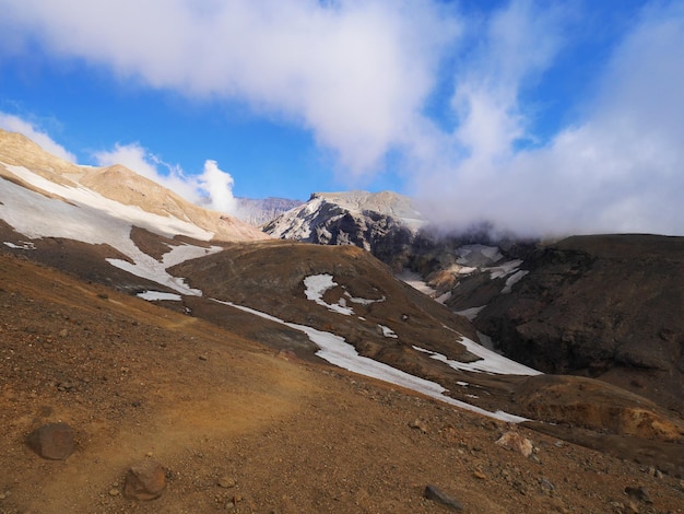 Vue panoramique des montagnes contre le ciel en hiver