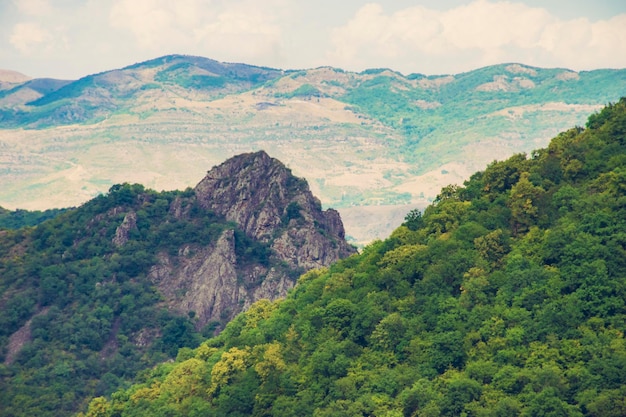 Vue panoramique des montagnes contre le ciel