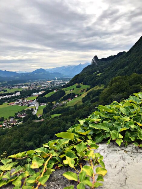 Vue panoramique des montagnes contre le ciel