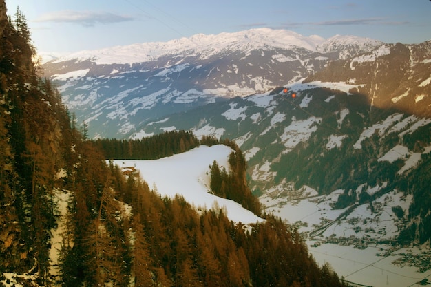 Vue panoramique des montagnes contre le ciel