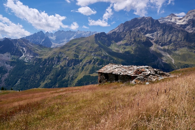 Vue panoramique des montagnes contre le ciel