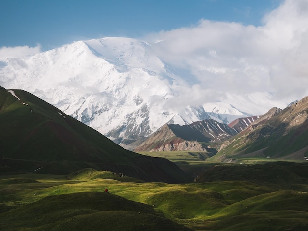 Vue panoramique des montagnes contre le ciel