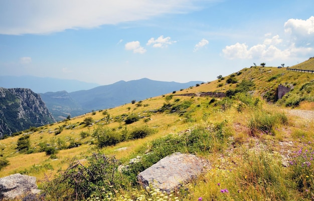 Vue panoramique des montagnes contre le ciel