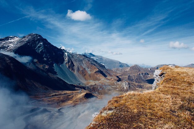 Vue panoramique des montagnes contre le ciel